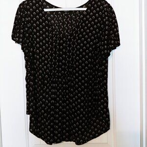 Torrid V Neck Pintucked Flutter Sleeve Blouse - Black Patterned - Size 00